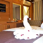 Hotel Gumus Palace